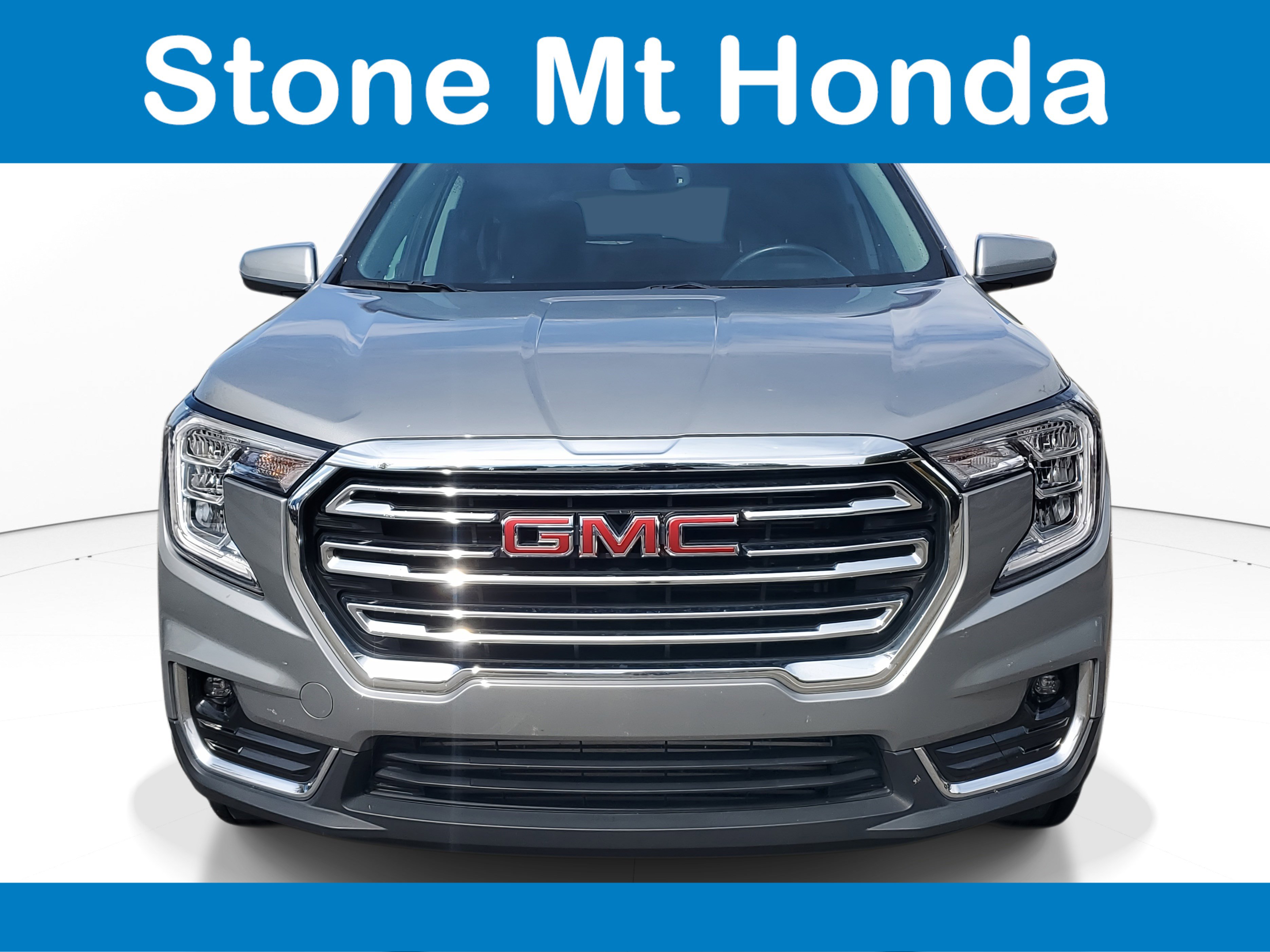 Used 2024 GMC Terrain SLT image 2