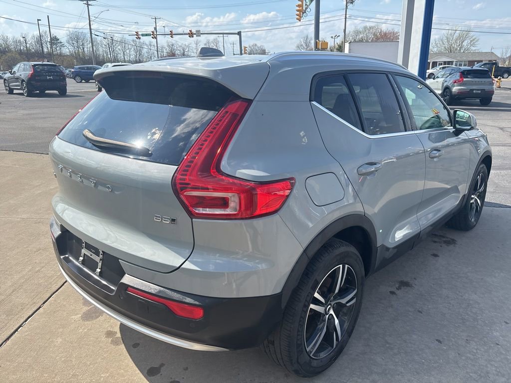 Used 2025 Volvo XC40 B5 Core image 6