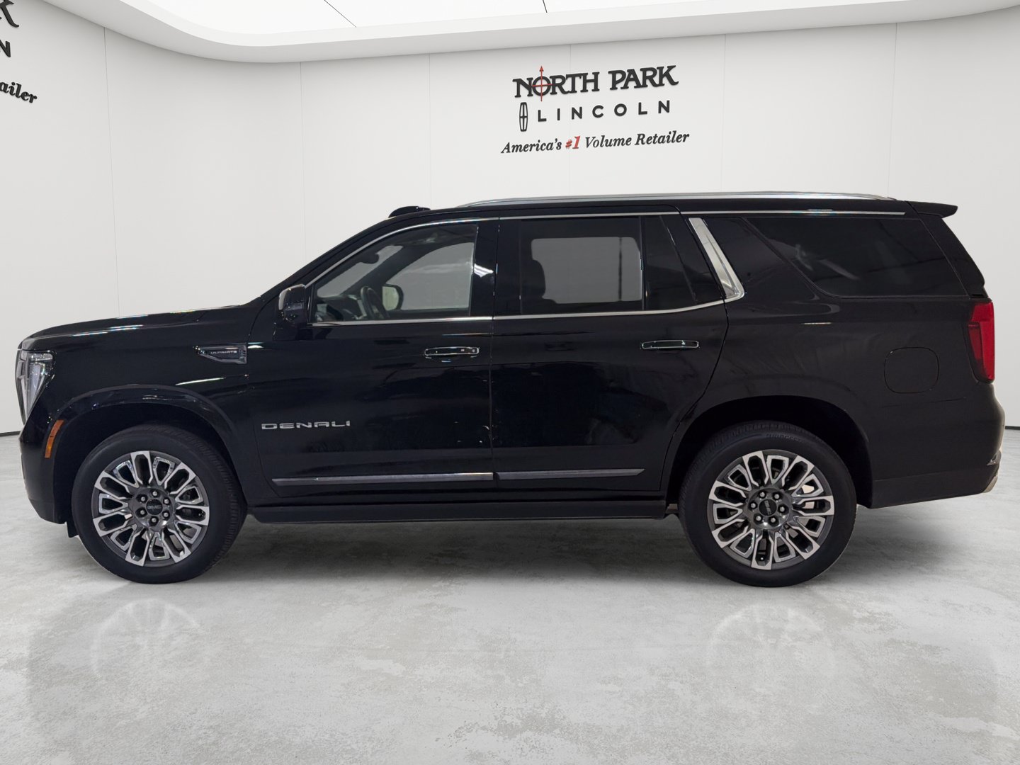 Used 2026 GMC Yukon Denali Ultimate AWD/4WD image 2