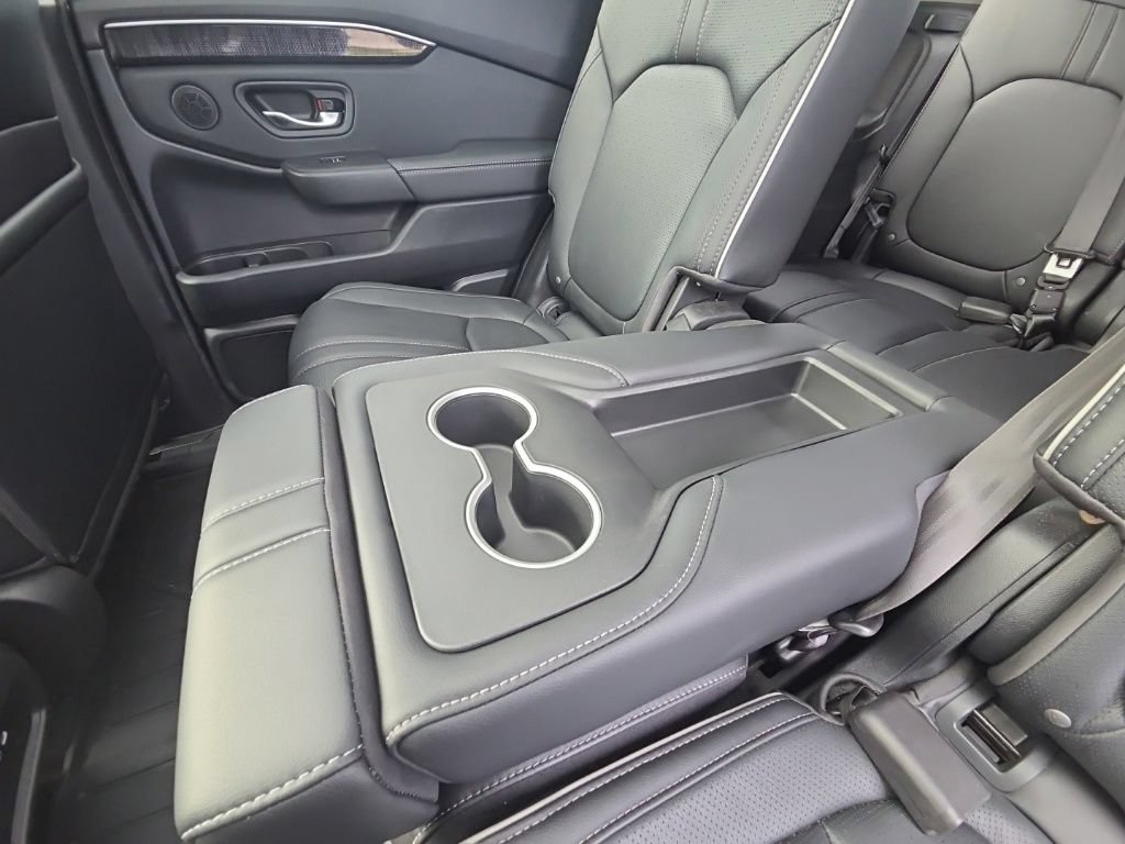 Used 2024 Honda Pilot Elite image 16