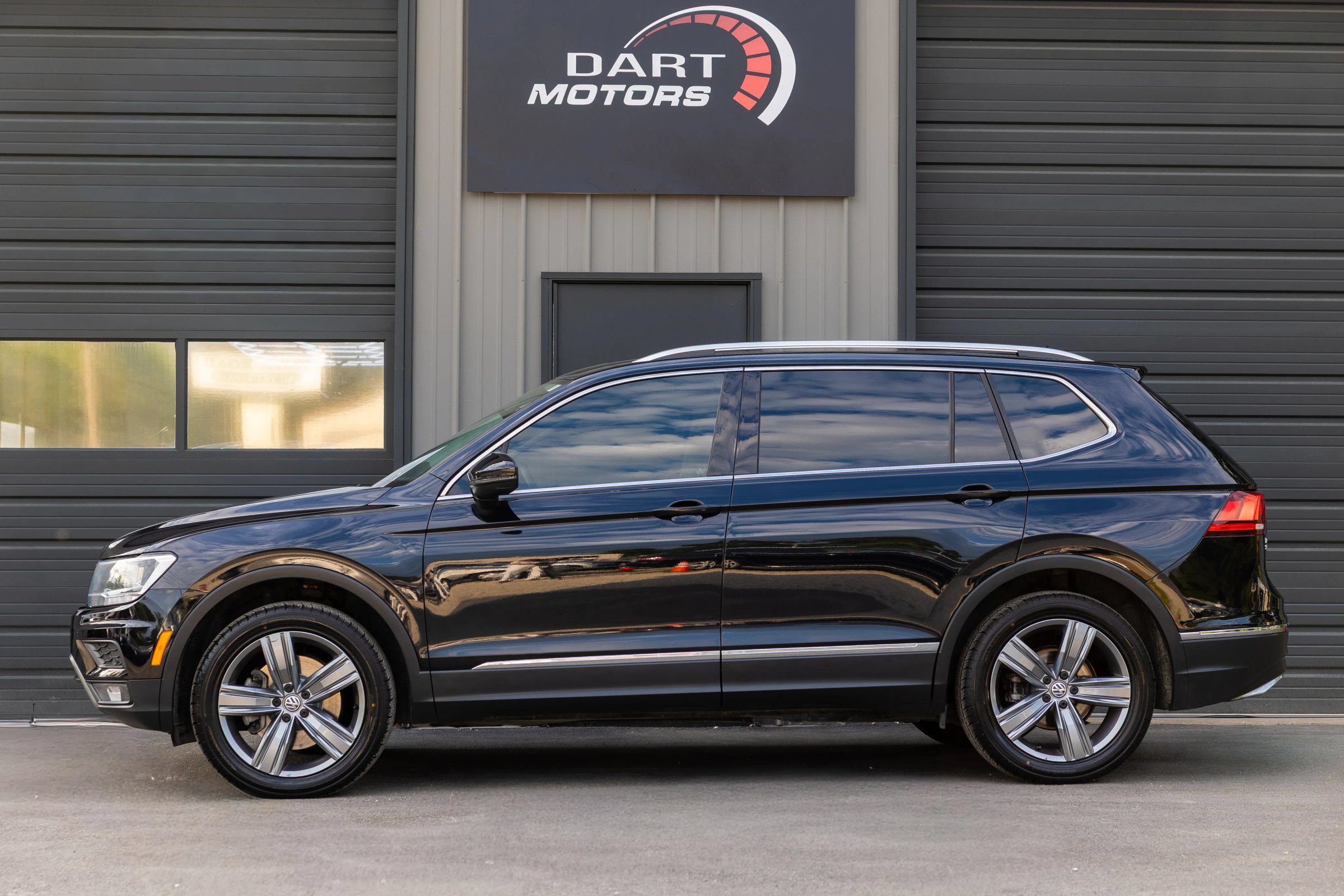 Used 2020 Volkswagen Tiguan SEL AWD/4WD image 4