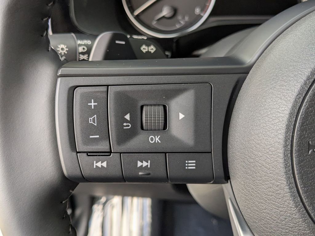 New 2025 Nissan Pathfinder SV image 16