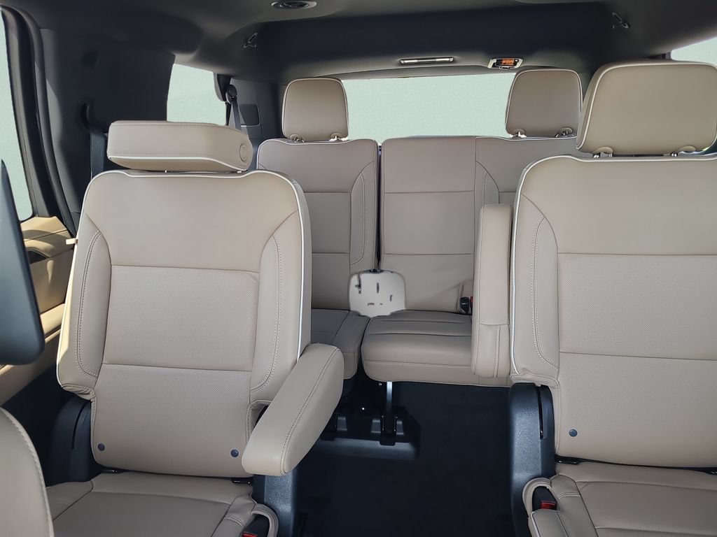 Used 2023 Chevrolet Tahoe Premier w/ Advanced Technology Package AWD/4WD image 13