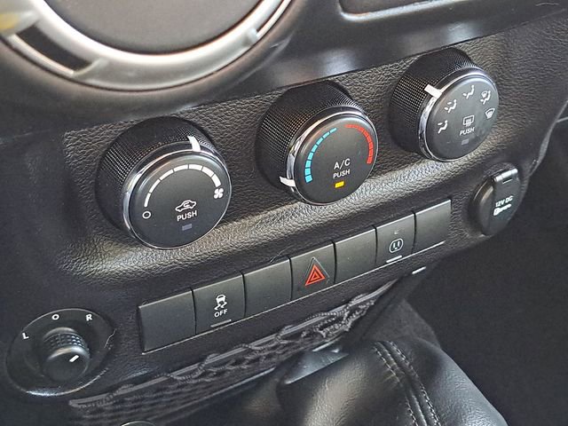 Used 2017 Jeep Wrangler Unlimited Sahara image 23