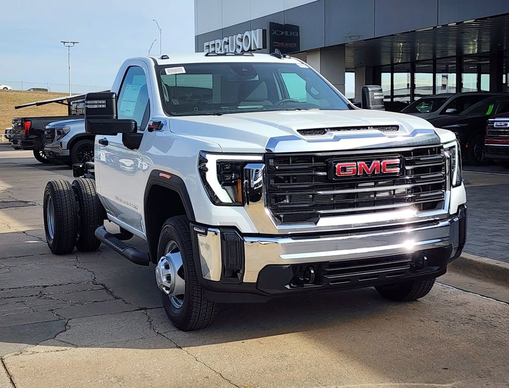 New 2026 GMC Sierra 3500 Pro w/ Convenience Package image 1