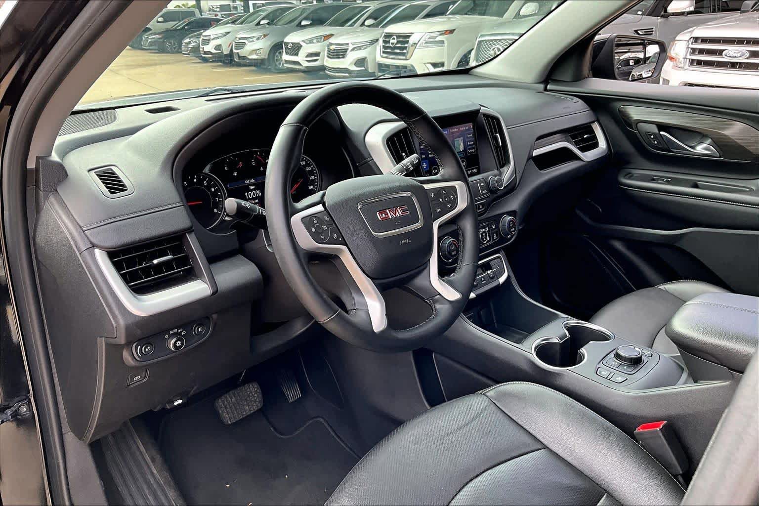 Used 2024 GMC Terrain SLT AWD/4WD image 16