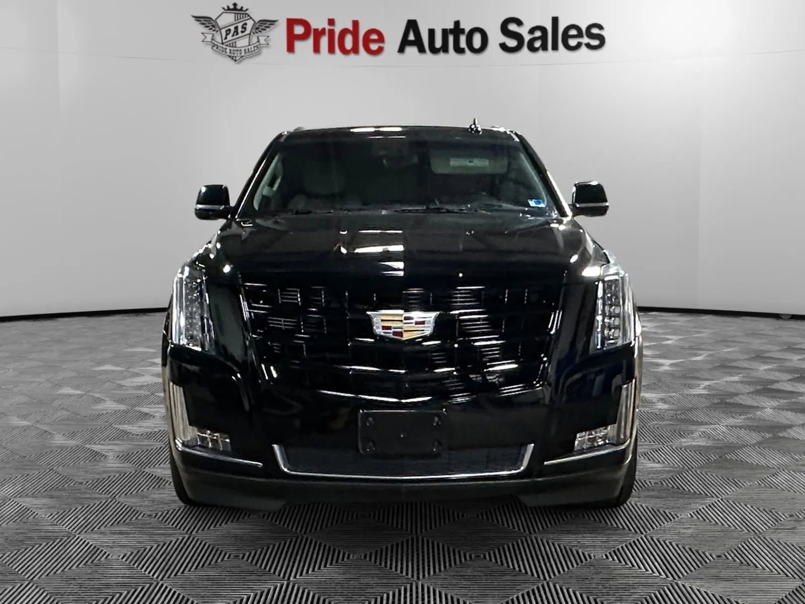 Used 2019 Cadillac Escalade Luxury image 2