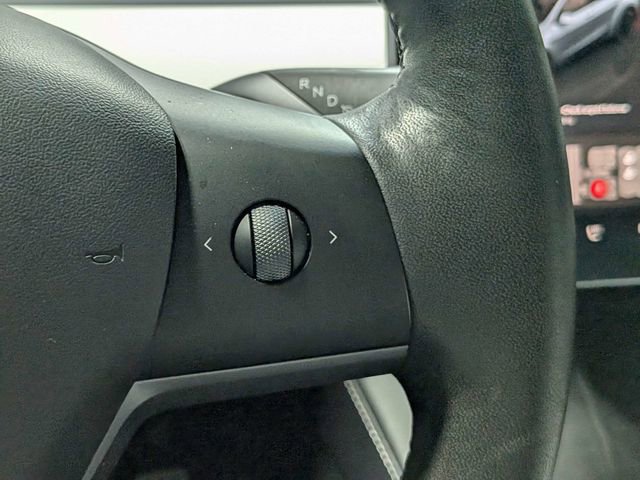 Used 2022 Tesla Model Y Performance image 18