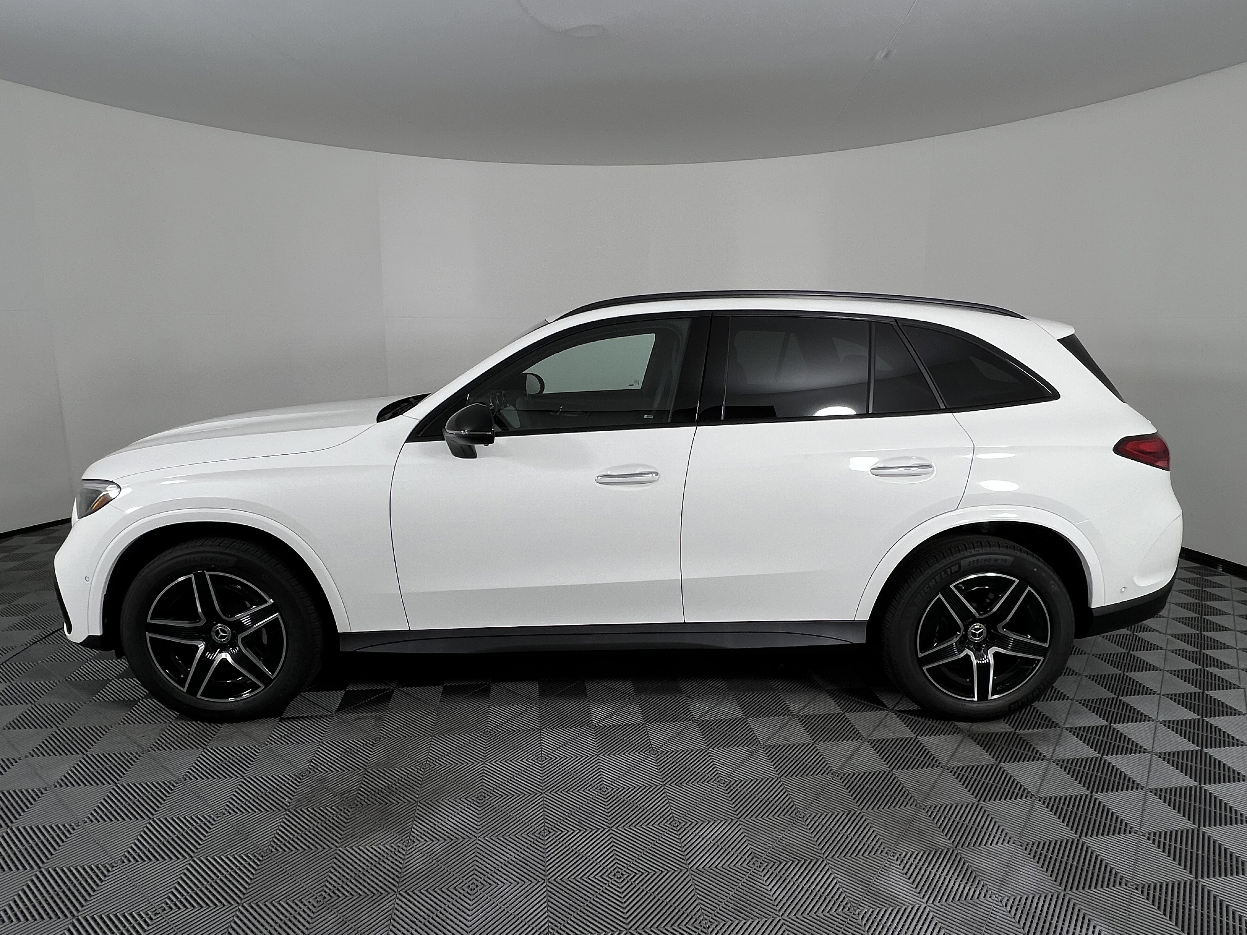 Used 2026 Mercedes-Benz GLC 300 4MATIC image 9
