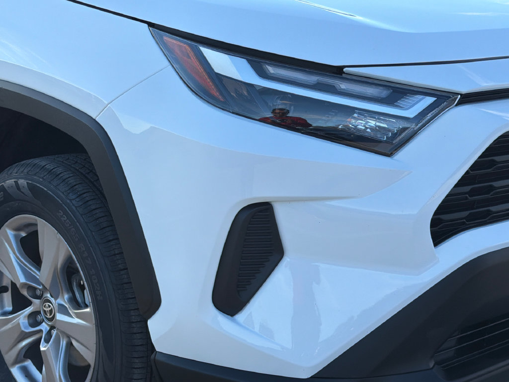 Used 2025 Toyota RAV4 XLE AWD/4WD image 11