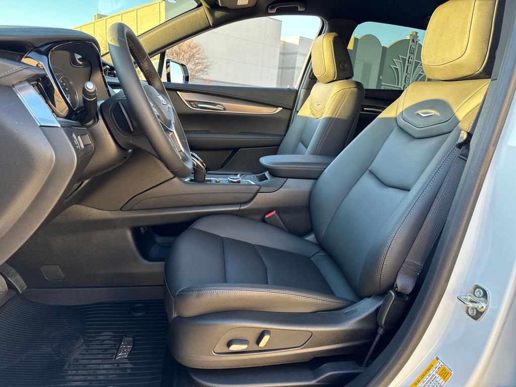 New 2026 Cadillac XT5 Luxury w/ LPO, Floor Liner Package image 15