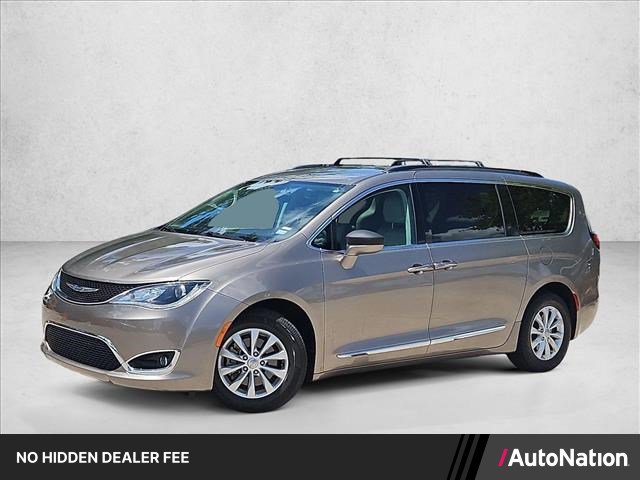 Used 2017 Chrysler Pacifica Touring-L FWD image 1