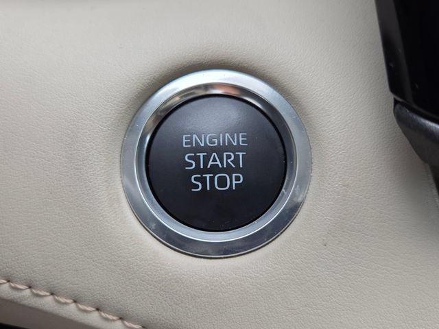 Used 2025 Toyota Highlander Limited FWD image 37