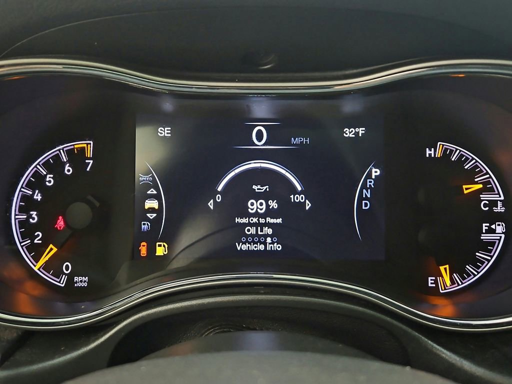 Used 2022 Jeep Grand Cherokee Laredo X image 15