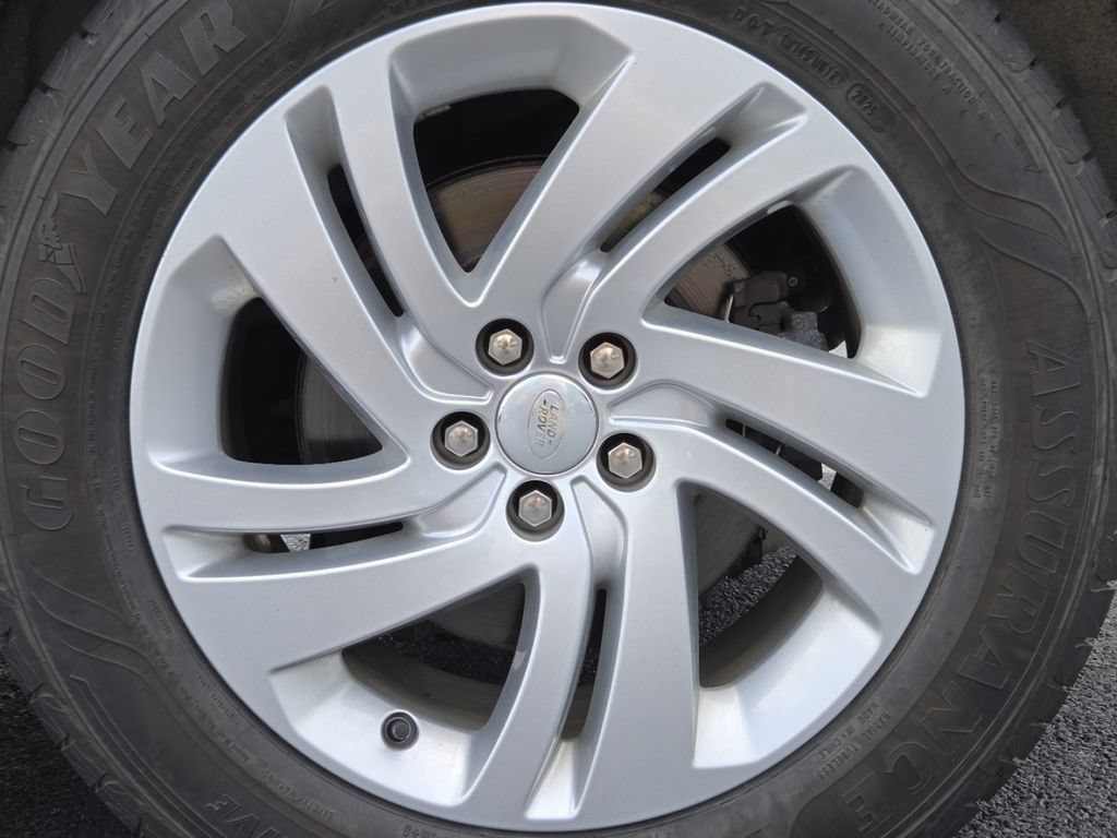 Used 2023 Land Rover Range Rover Evoque R-Dynamic S AWD/4WD image 15