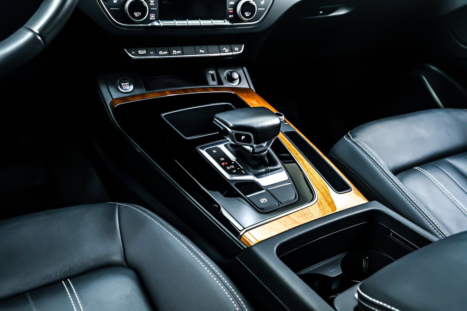 Used 2022 Audi Q5 2.0T Premium w/ Convenience Package image 6