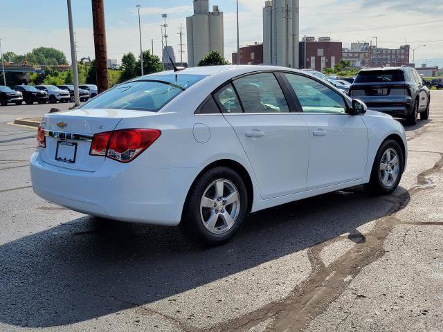 Used 2014 Chevrolet Cruze LT w/ Technology Package FWD image 2