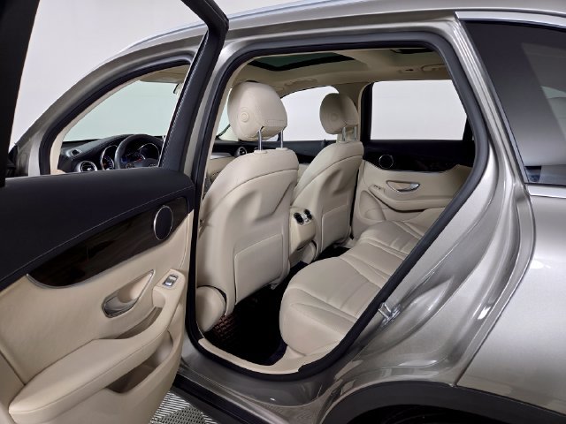 Used 2019 Mercedes-Benz GLC 300 4MATIC image 19