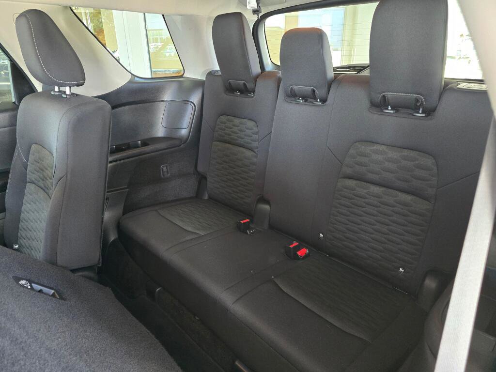 Used 2025 Nissan Pathfinder SV image 38