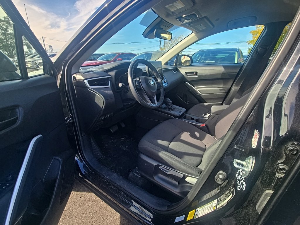Used 2026 Toyota Corolla Cross LE FWD image 6