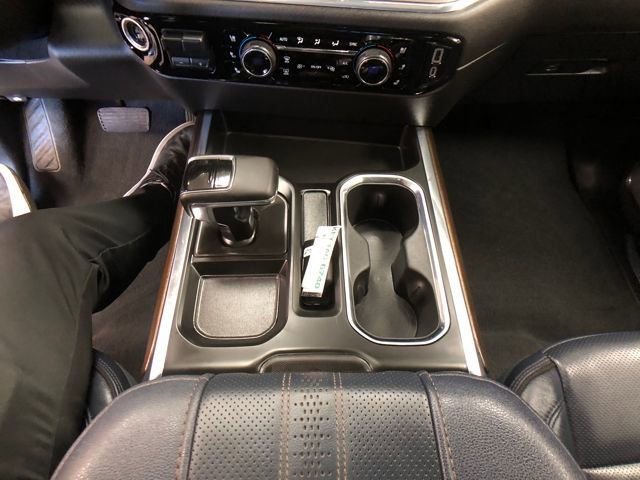 Used 2024 Chevrolet Silverado 1500 High Country w/ Technology Package AWD/4WD image 19