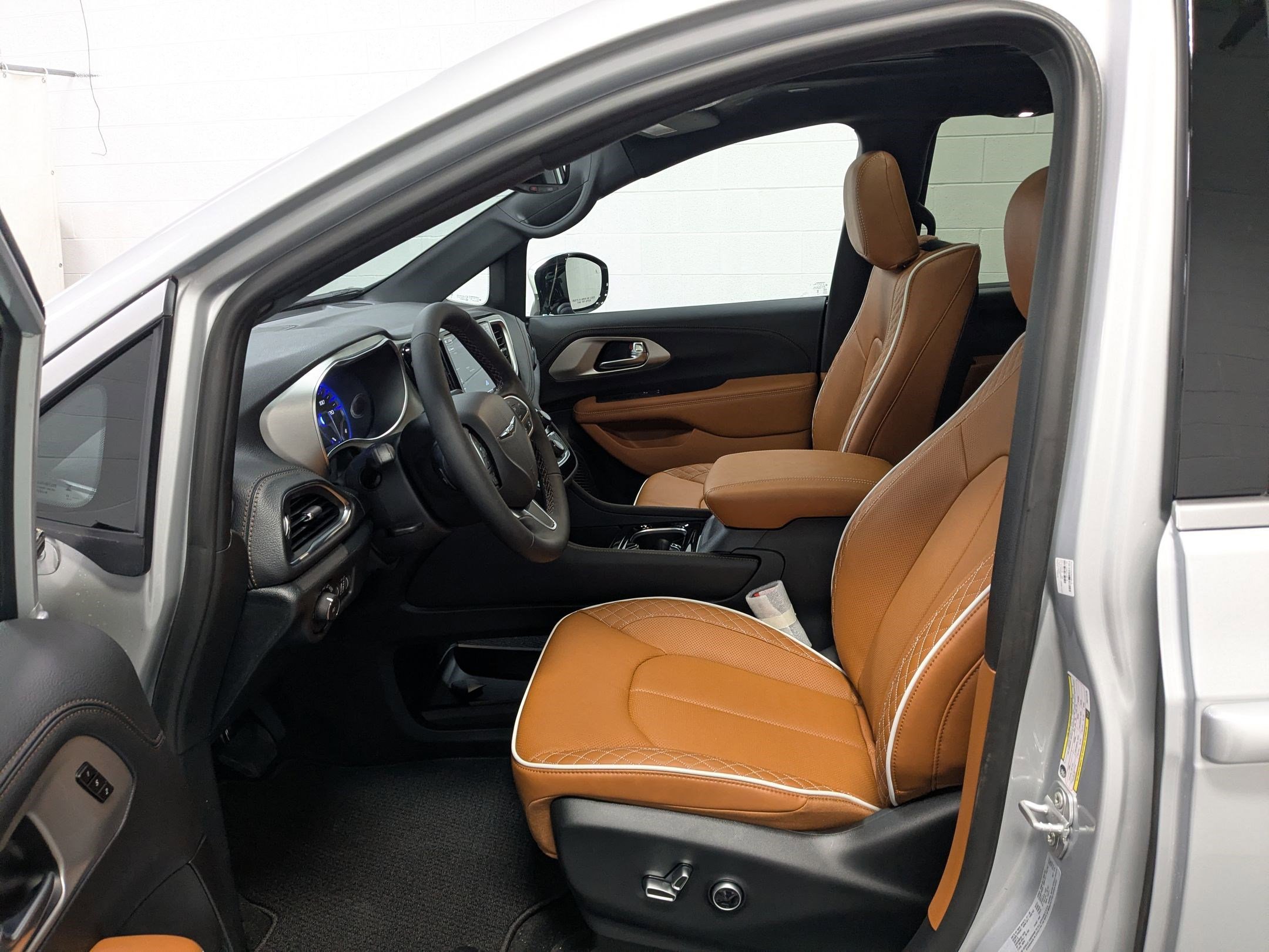 New 2026 Chrysler Pacifica Pinnacle image 15