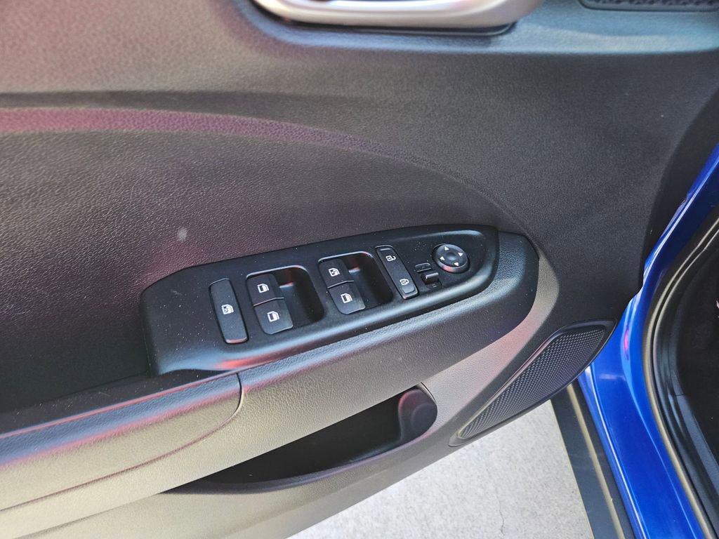 Used 2025 Hyundai Venue SEL image 15