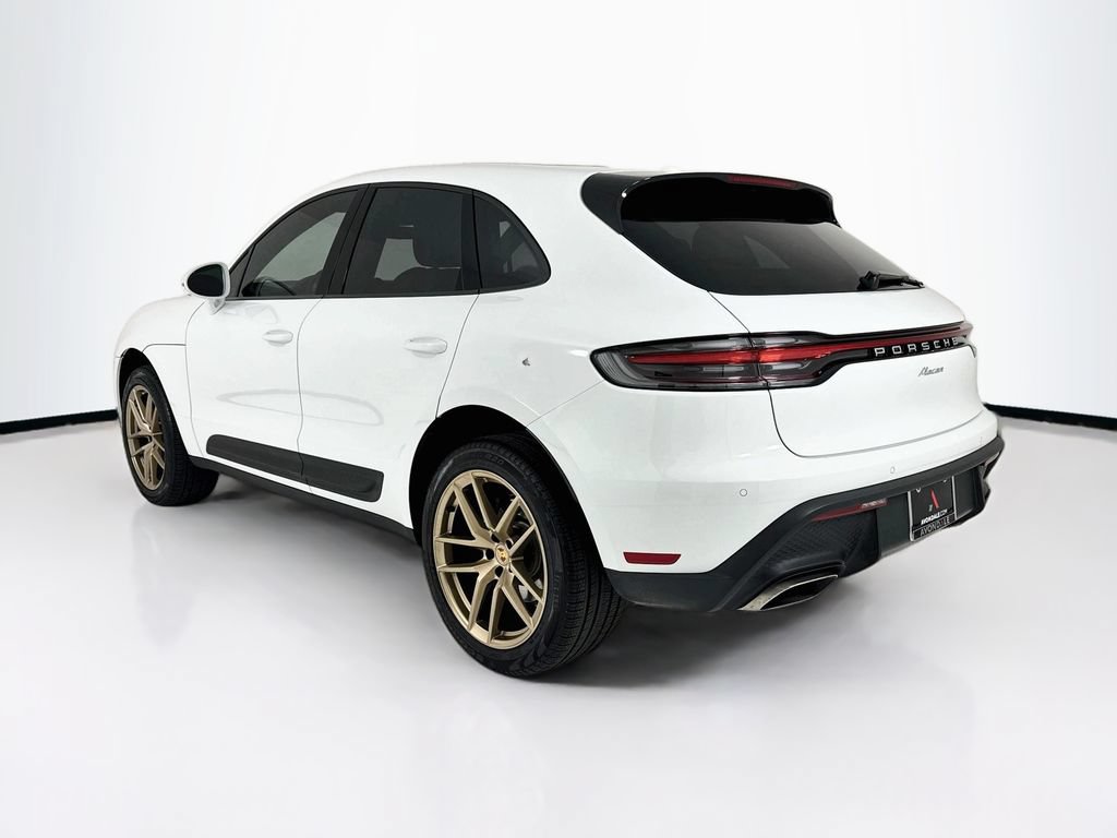 Certified 2025 Porsche Macan AWD/4WD image 3