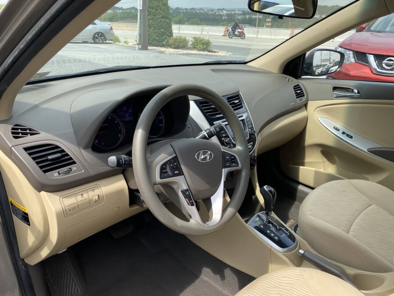 Used 2014 Hyundai Accent GLS w/ Option Group 2 FWD image 11