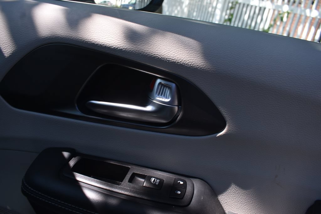 Used 2024 Chrysler Pacifica Limited FWD image 18