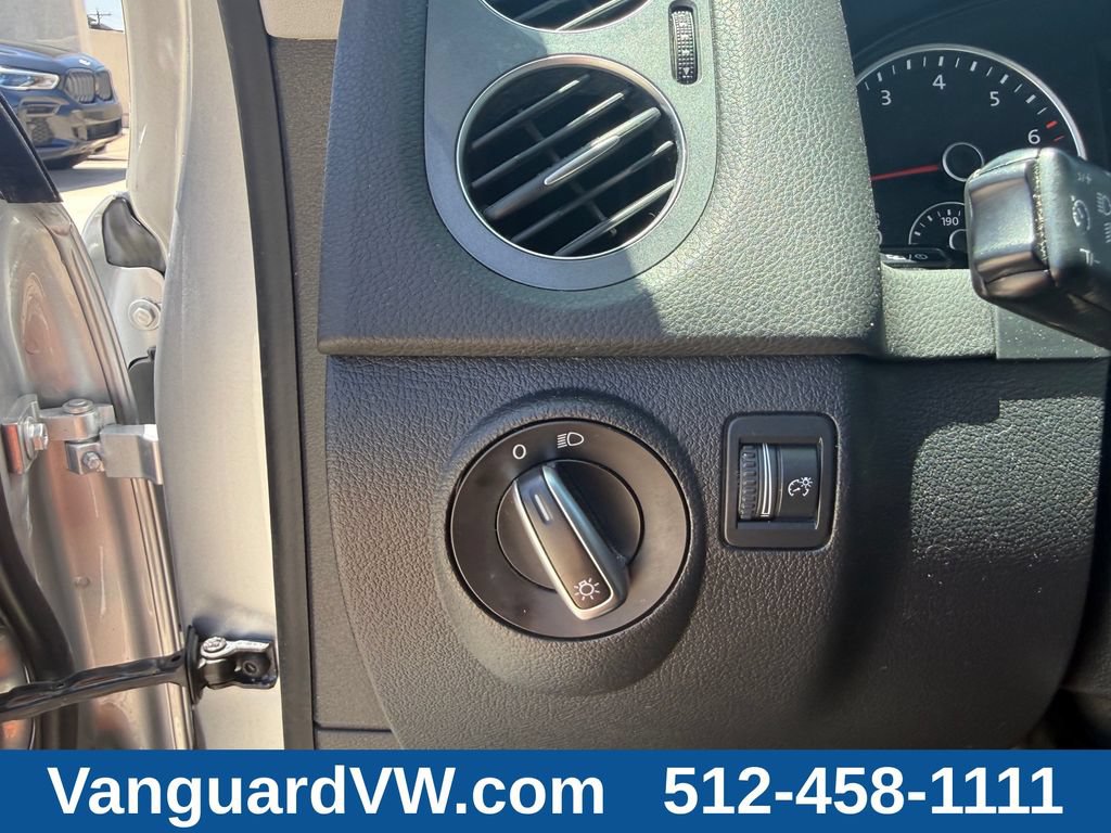 Used 2018 Volkswagen Tiguan Limited FWD image 22