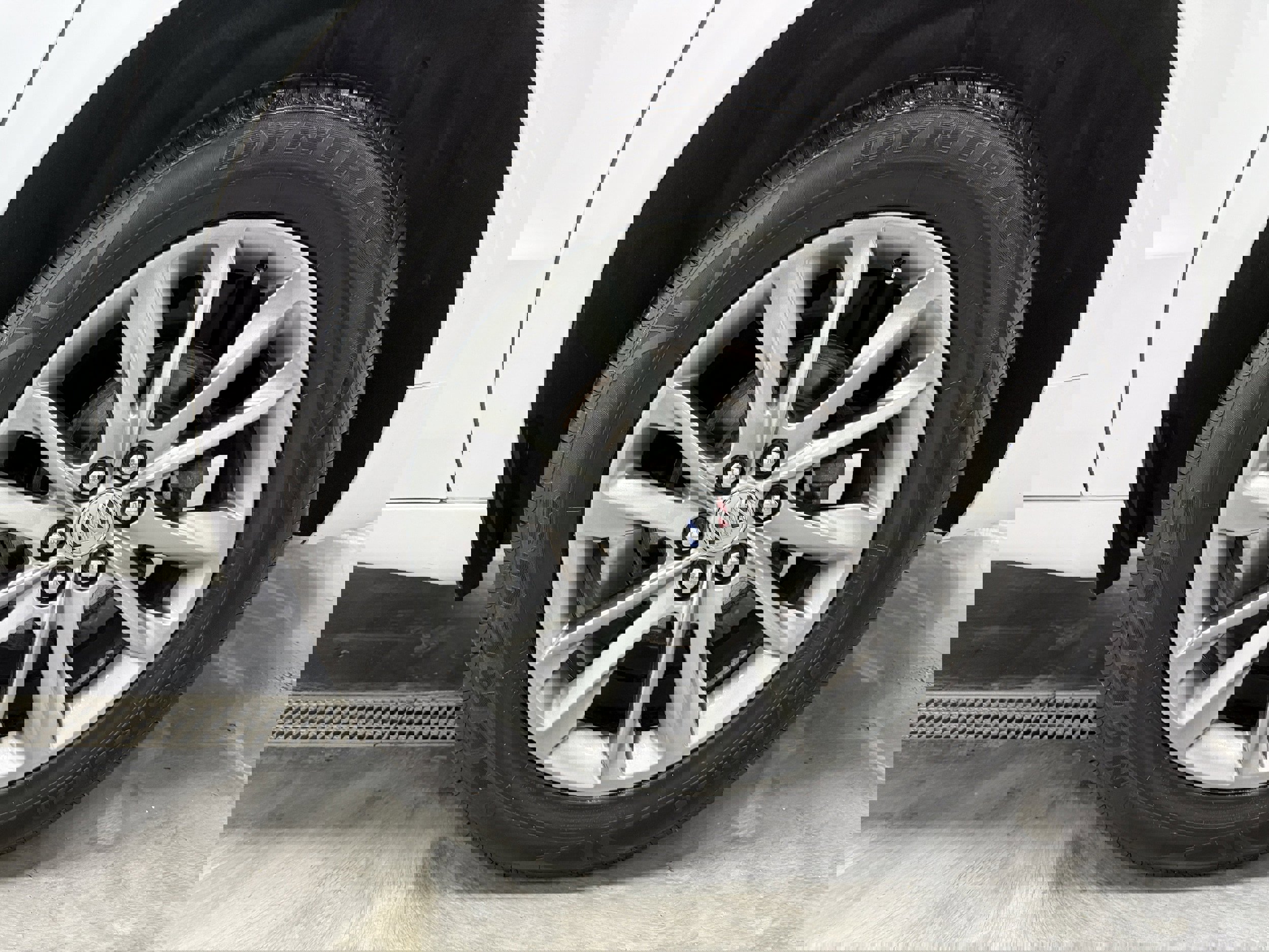 Used 2023 Buick Enclave Avenir w/ Trailering Package, 5000 lbs. AWD/4WD image 32