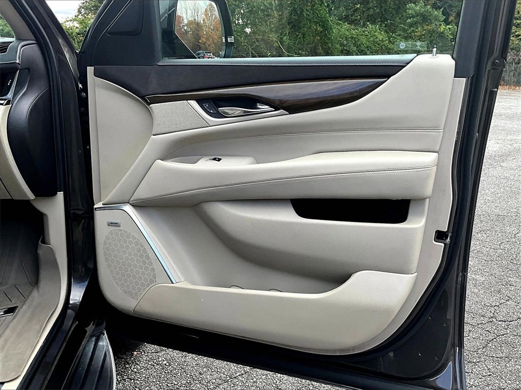 Certified 2020 Cadillac Escalade Luxury image 29
