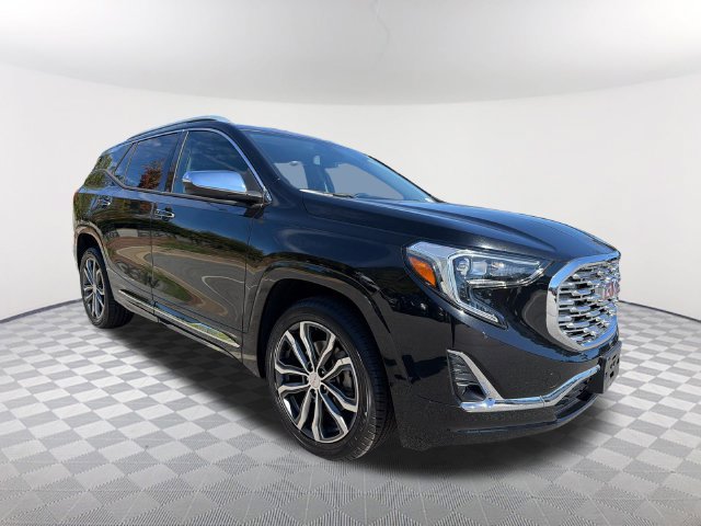 Used 2019 GMC Terrain Denali w/ Driver Alert Package II FWD image 3