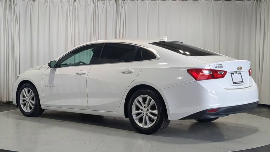 Used 2017 Chevrolet Malibu LT w/ Leather Package FWD image 8