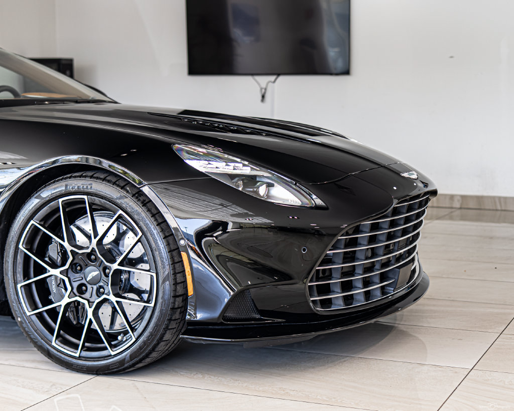 Used 2026 Aston Martin Vanquish Convertible RWD image 3