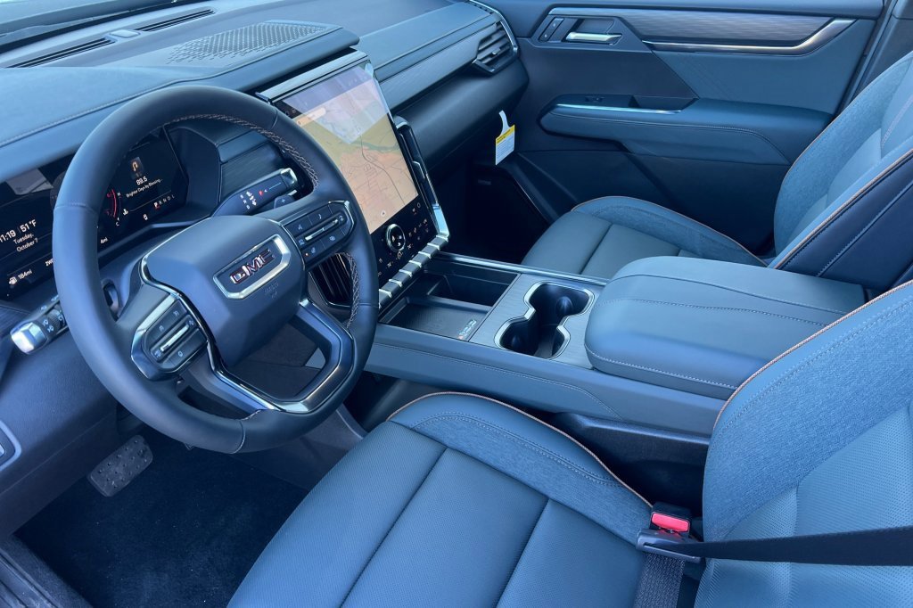 New 2026 GMC Acadia AT4 w/ Luxury Package image 7