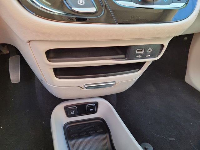 Certified 2018 Chrysler Pacifica Touring-L image 30