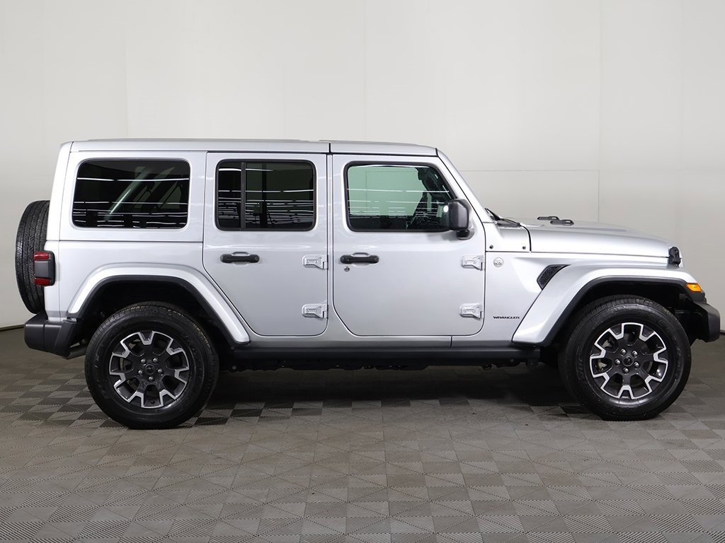 Used 2024 Jeep Wrangler Sahara image 16