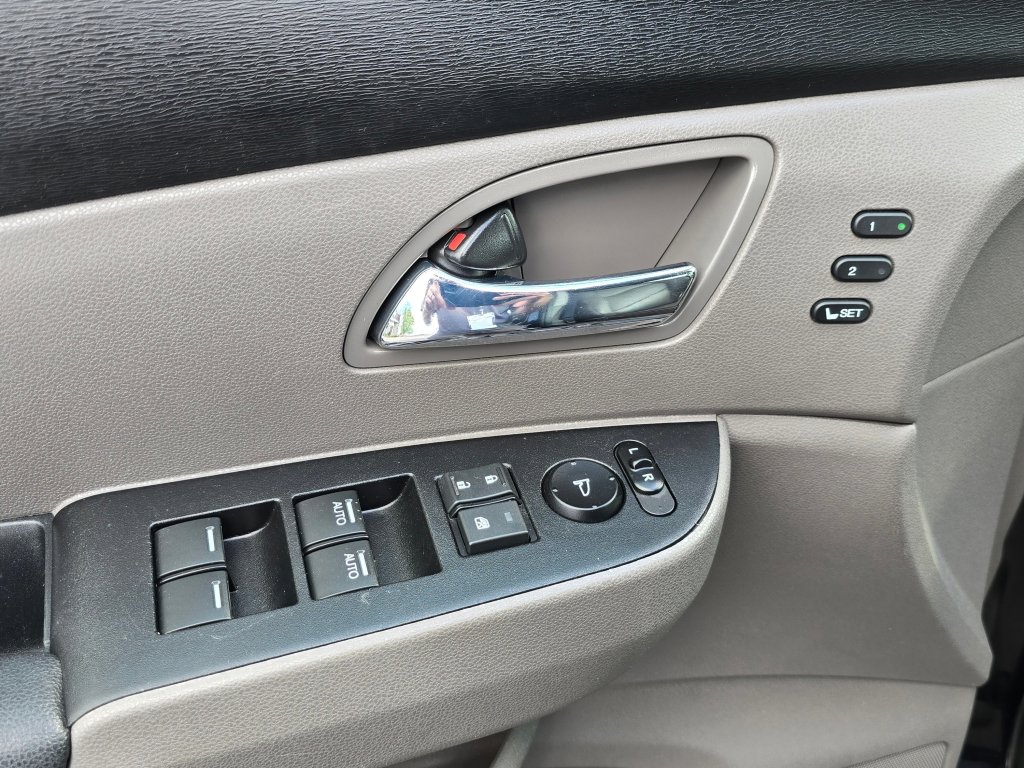 Used 2016 Honda Odyssey Touring Elite image 34