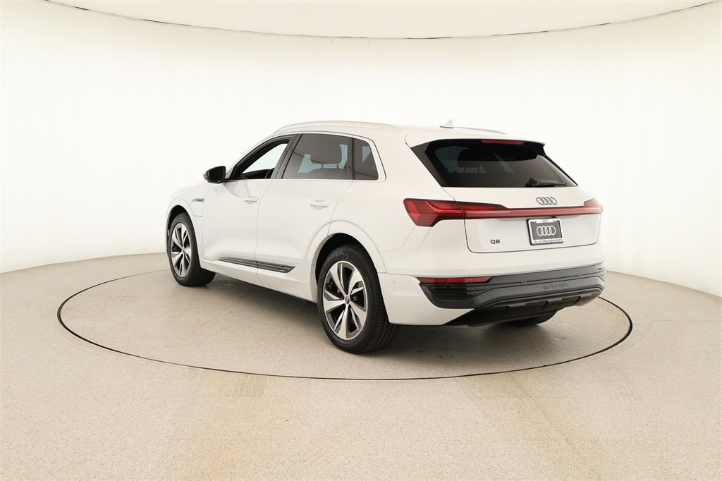 Certified 2024 Audi Q8 e-tron Premium Plus w/ Premium Plus Package image 4