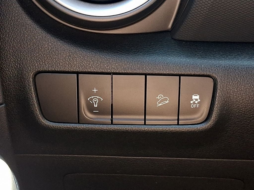 Used 2022 Hyundai Kona SE FWD image 25