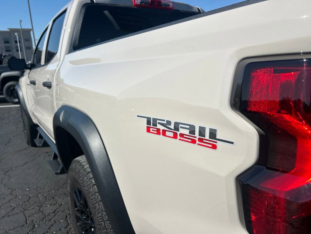 Used 2026 Chevrolet Colorado Trail Boss AWD/4WD image 13