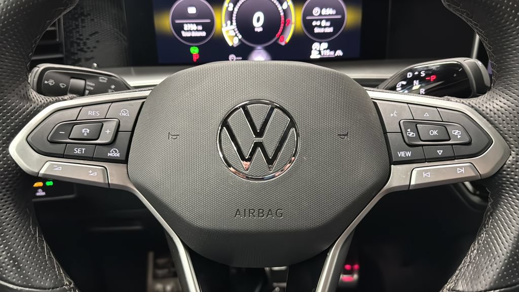 Used 2025 Volkswagen Tiguan SE R-Line AWD/4WD image 16