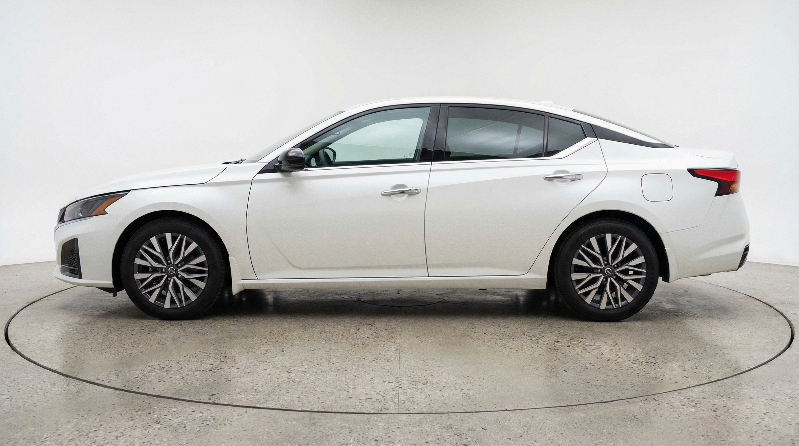 Used 2025 Nissan Altima 2.5 SV image 5