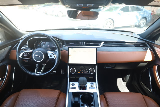 Used 2023 Jaguar XF R-Dynamic SE AWD/4WD image 12