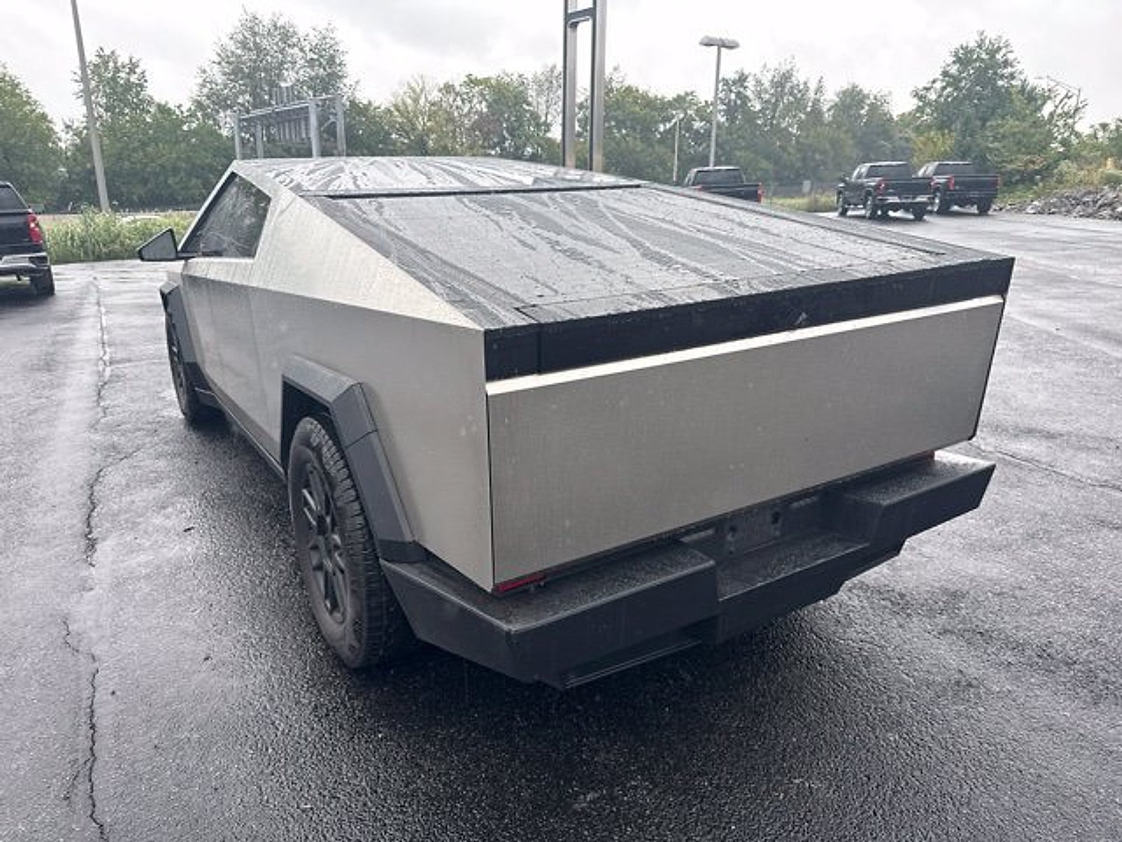Used 2025 Tesla Cybertruck AWD Crew Cab image 8