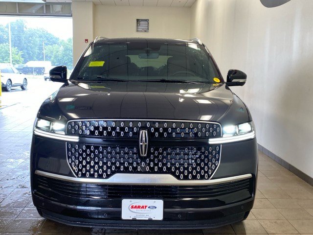 New 2027 Lincoln Navigator L Reserve AWD/4WD image 3