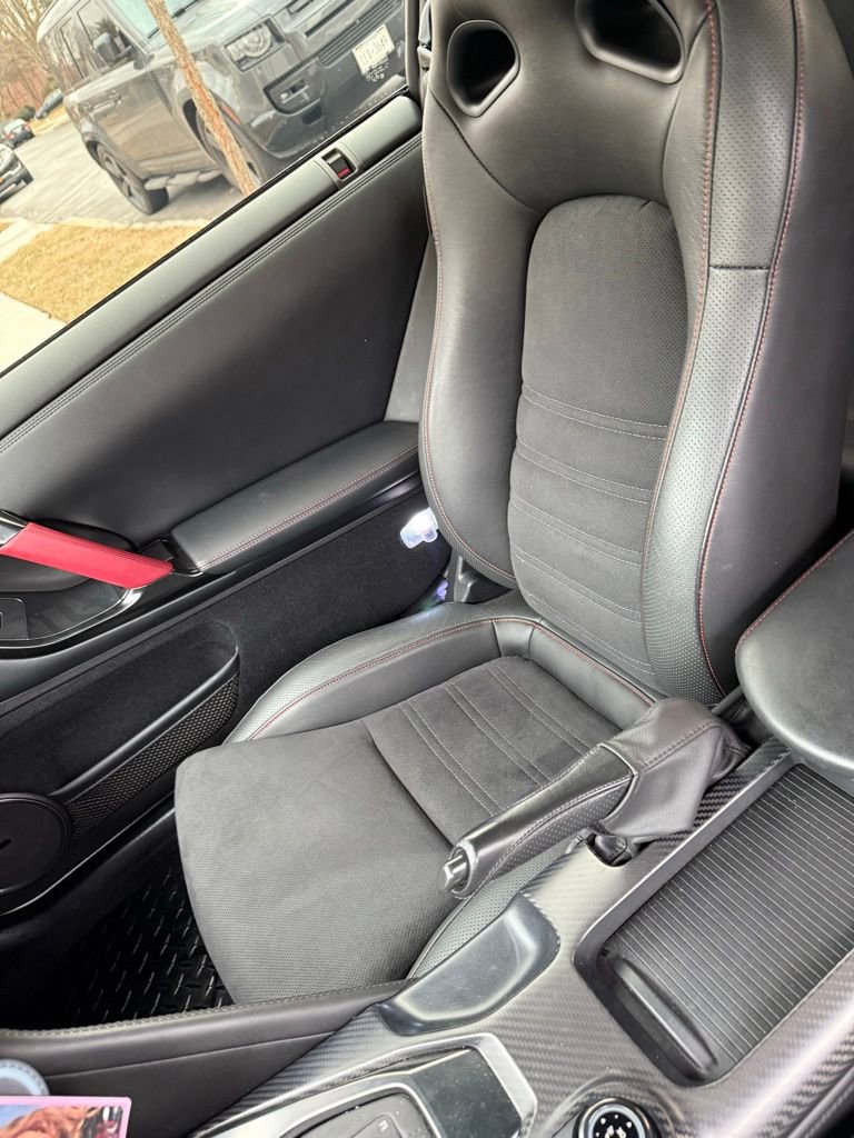 Used 2018 Nissan GT-R Premium image 17