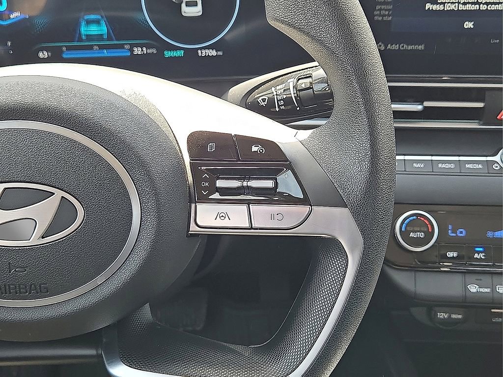 Used 2024 Hyundai Elantra SEL image 18